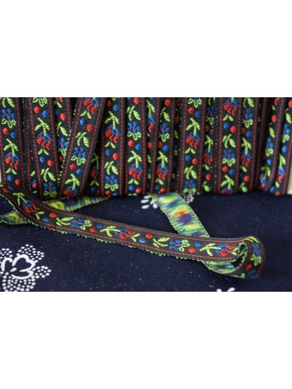 Krojová vyšívaná stuha čierna - 1 cm