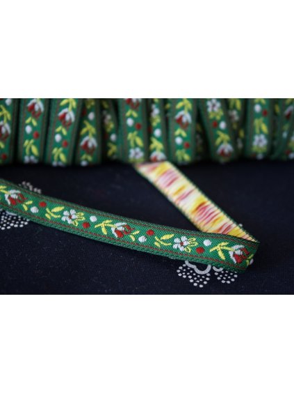 Krojová vyšívaná stuha zelená - 1 cm