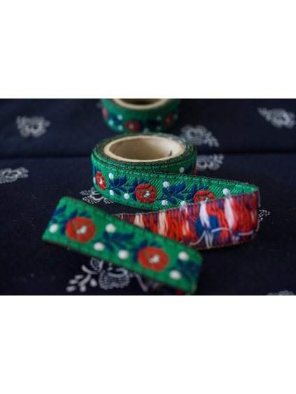Krojová vyšívaná stuha zelená - 1,8 cm