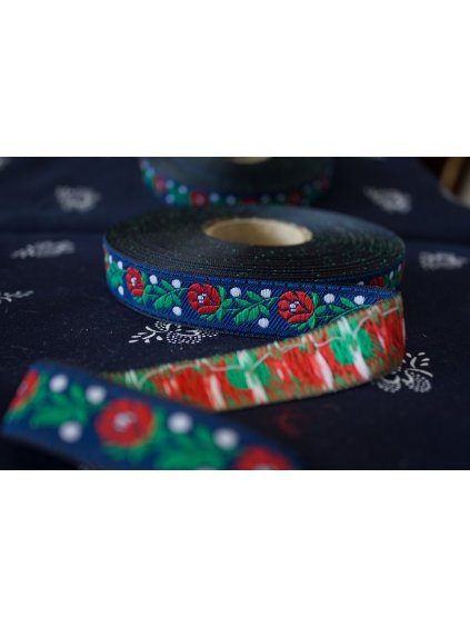 Krojová vyšívaná stuha modrá - 1,8 cm