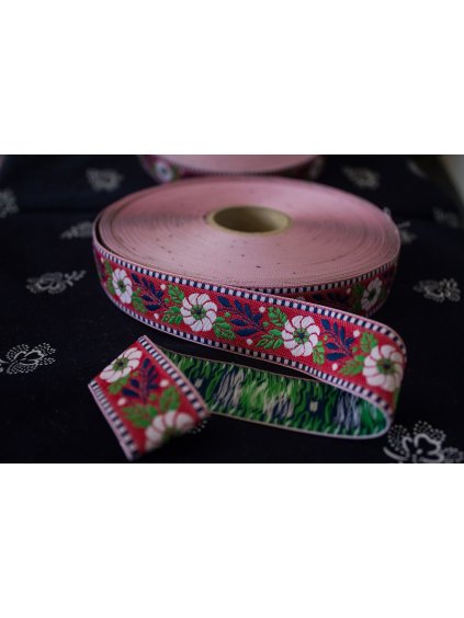 Vyšívaná krojová stuha červená - 2,5 cm