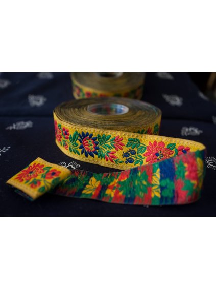 Vyšívaná krojová stuha žltá - 3 cm