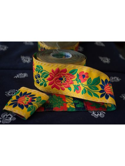 Krojová vyšívaná stuha žltá - 5 cm