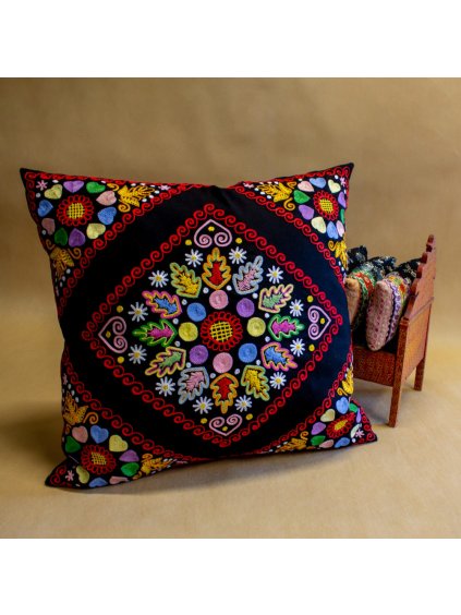 Vankúš ručne vyšívaný - vzor Detva