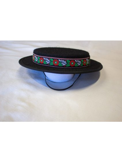 Detviansky klobúčik s farebnou stužkou