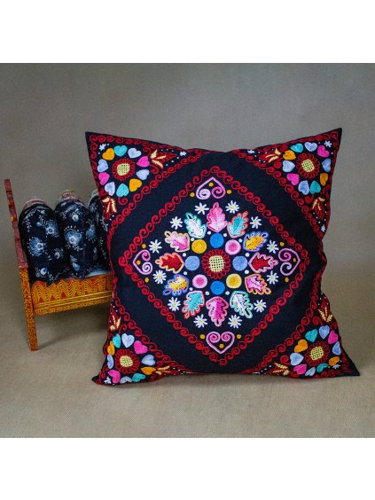 Vankúš ručne vyšívaný - vzor Detva