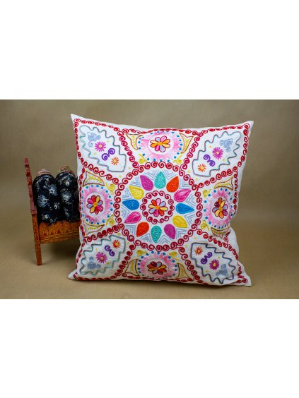Vankúš ručne vyšívaný - vzor Detva