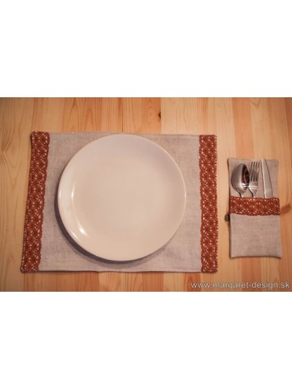 Prestieranie pod tanier a príbor - Škoricová
