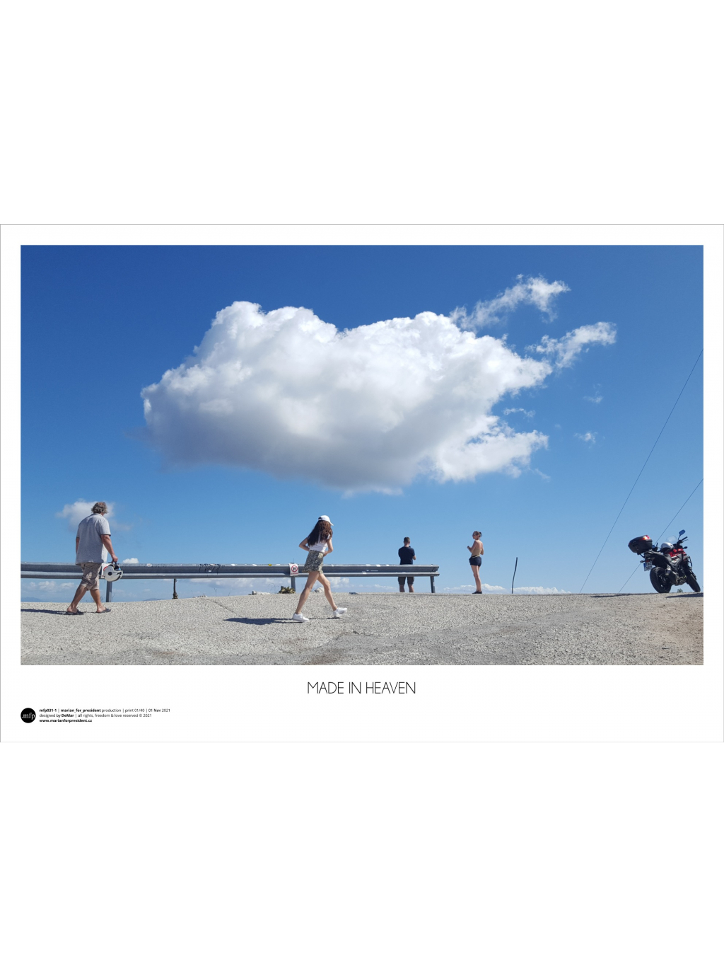 Nebeský plakát z dílny Marian for President, celkový náhled