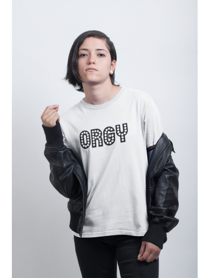 orgy autorské tričko s potiskem marian for president bílé modelka studio