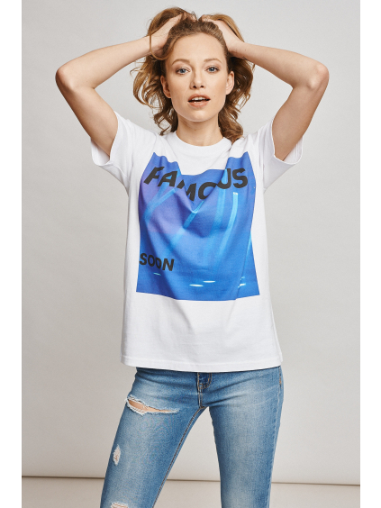 Marian For President tričko s potiskem famous soon bílé modelka ve studiu 1