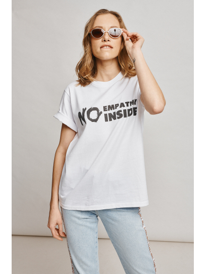 Marian For President triko s potiskem empathy inside bio bavlna white studio modelka 1