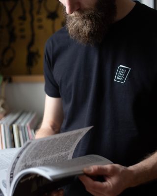 🤍 ZINE business alert! Když už jsem po těch letech konečně vypotila Mazinerii, udělala jsem si radost a vymyslela limitku...