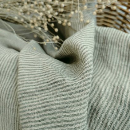 vzorek 8x3,5cm...100% len DUSTY GREEN/NATURAL stripes 205g/m2....č.28