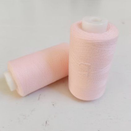 Polyesterová nit ASSOS- sv.růžová 1000 m