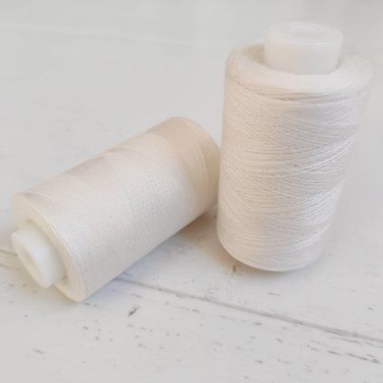Polyesterová nit ASSOS- krémově bílá 1000 m