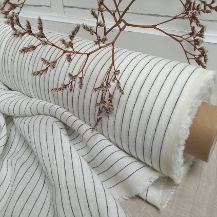 100% len BLACK PINSTRIPES on WHITE....č.1
