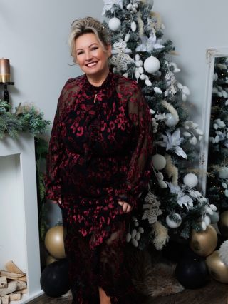 Vánoční atmosféra se loučí 🎄✨ Poslední fotka se stromečkem je tady a my jsme ready rozjet novoroční jízdu 🔥🤭 Dnes se...