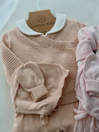 Jemné barvy, hebké materiály a pohodlí, na kterém záleží. 🤍 Protože i ty nejmenší si zaslouží oblečení, ve kterém se budou...