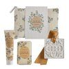 pochette beaute baume mains savon et decor parfume fleur de mandarine