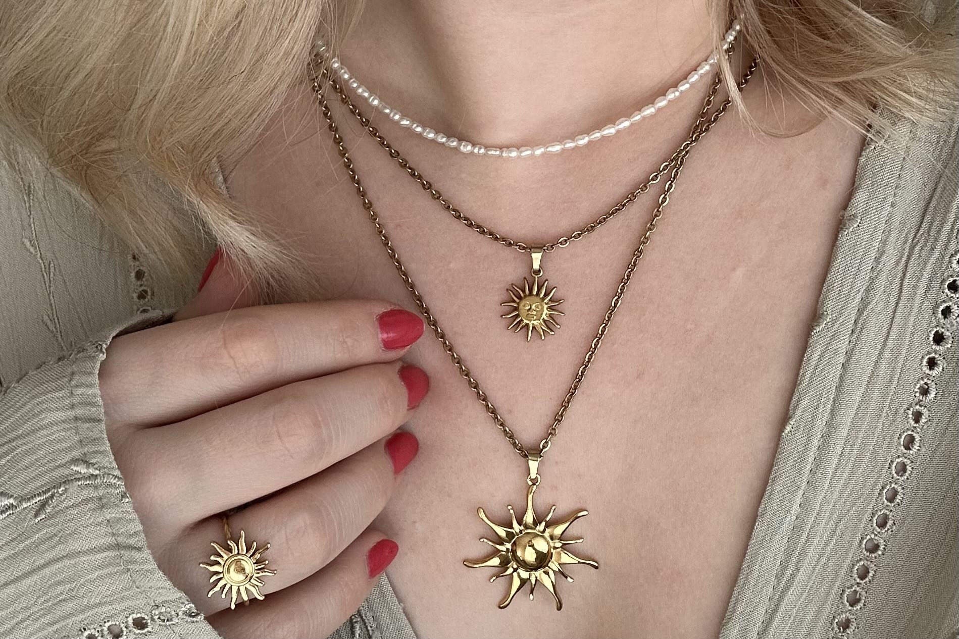 Minimalismus vs. boho styl: Jaký typ šperků se hodí ke kterému stylu?