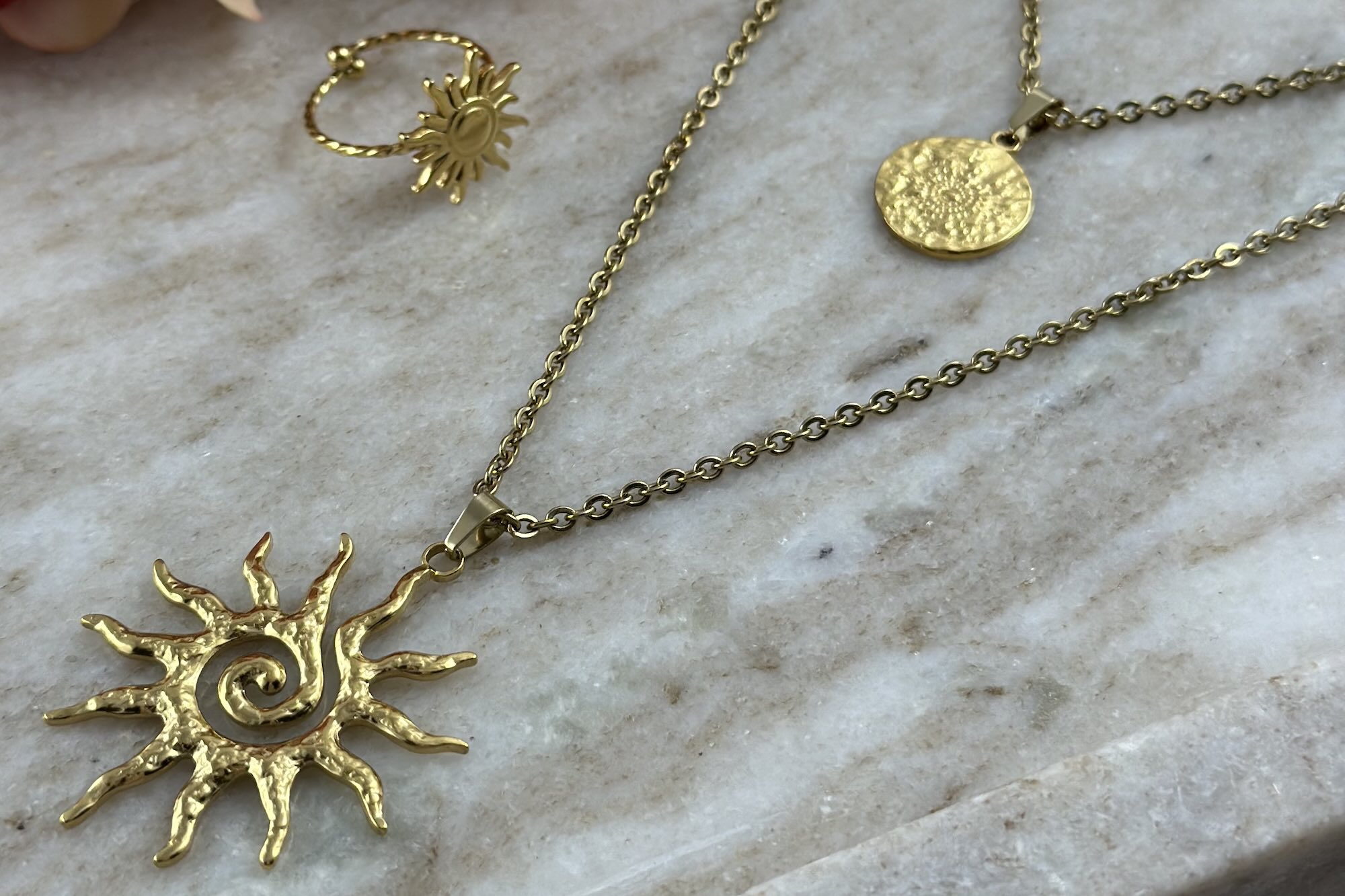 Symbolika šperků: Co o vás říkají vaše oblíbené kousky?