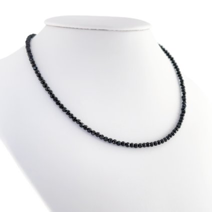 Choker z černého spinelu
