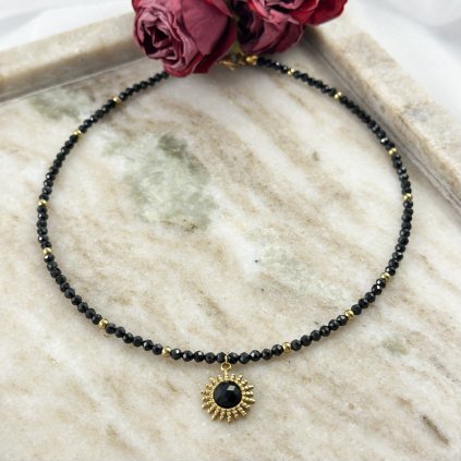 Náhrdelník s černým spinelem a kulatým přívěskem