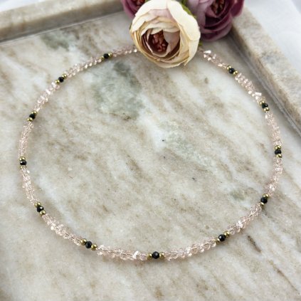 Náhrdelník z broušených skleněných korálků a spinelu