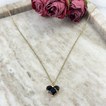 Jemný náhrdelník s přívěskem srdce z černého spinelu