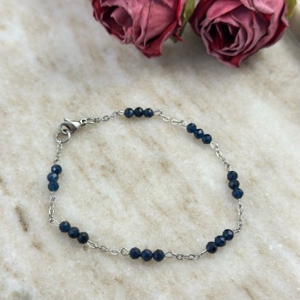 Náramek se safírem