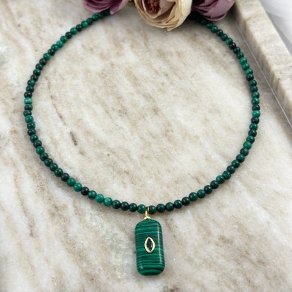 Náhrdelník s malachitem a přívěskem
