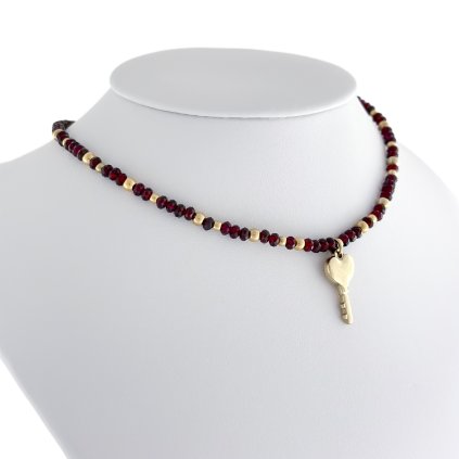 Náhrdelník choker s přírodním granátem a klíčkem