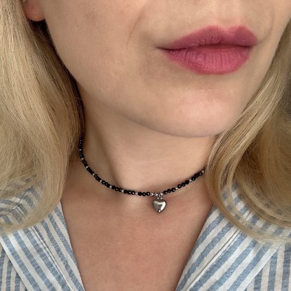 Náhrdelník choker se spinelem a srdíčkem