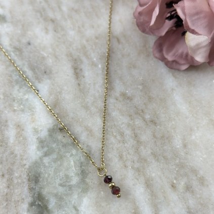 Jemný náhrdelník s granátem