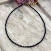 Choker z černého spinelu