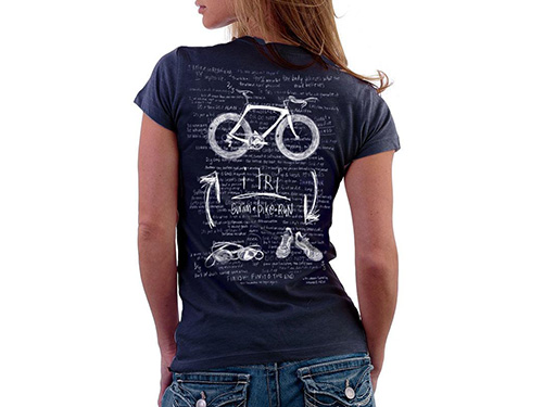 Léto skončilo, ale dámských triček s potiskem není nikdy dost