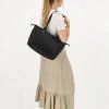 Dámská shopper taška Charm London Buckingham Mono 15,5L - černá