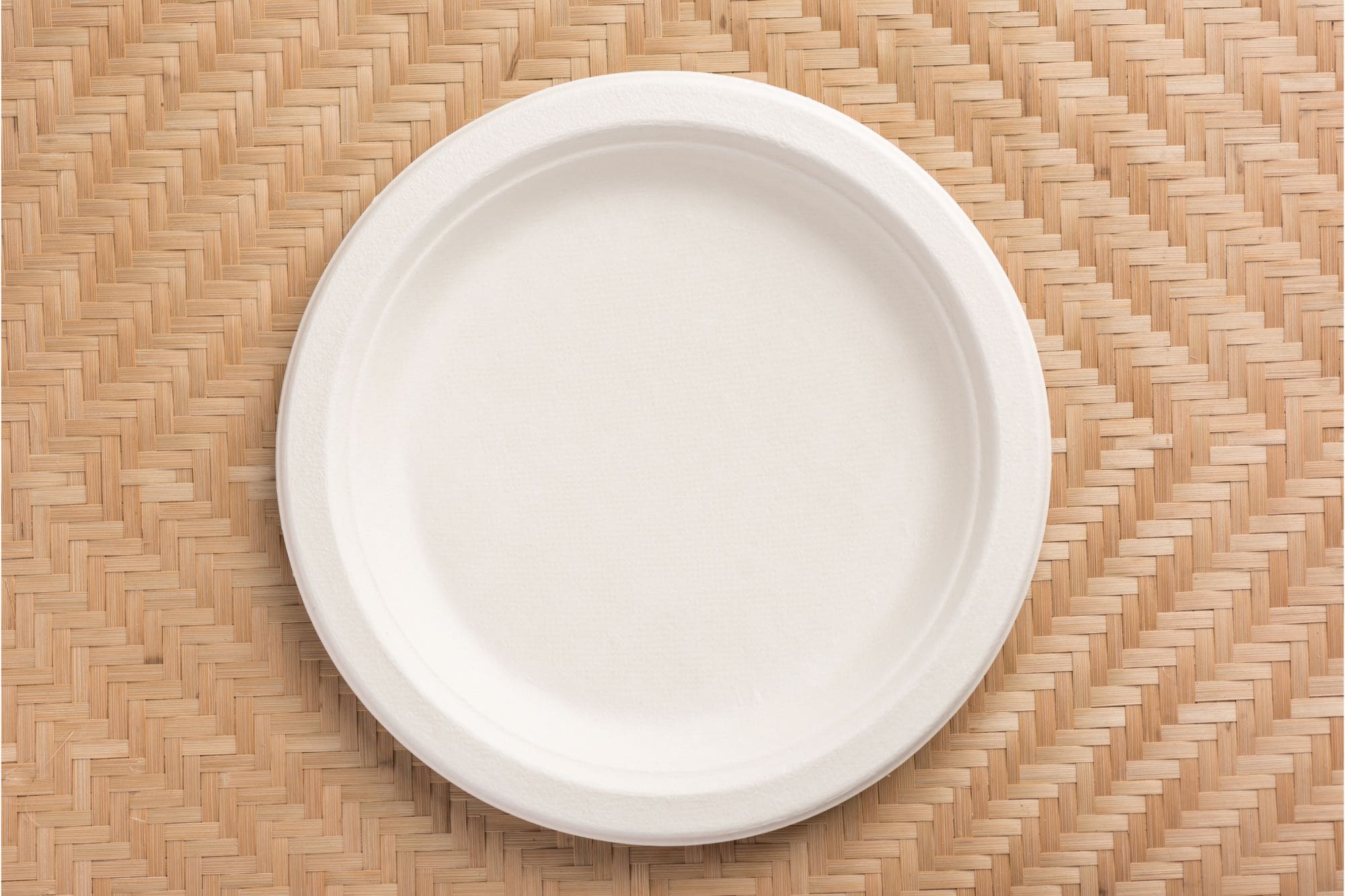 Papierové taniere na oslavu: Aké máte možnosti a ktoré sú najlepšie?