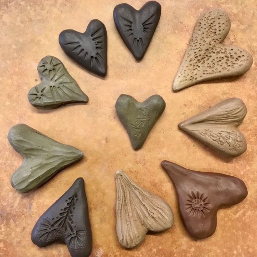 Hlína a její možnosti v transformačním tvoření