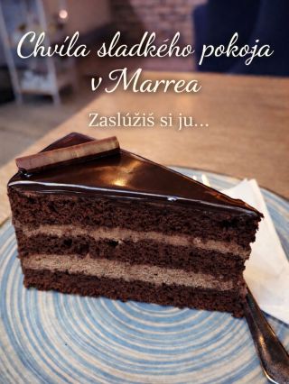 Čokoláda, ktorá má štýl. 🍫✨ Tri vrstvy poctivého čokoládového korpusu, lahodný krém a lesklá poleva, ktorá je láska na...