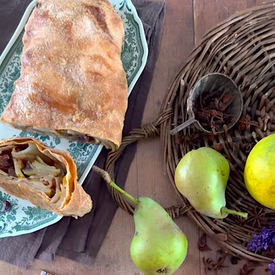 Tažený závin s hruškami, medem a badyánem