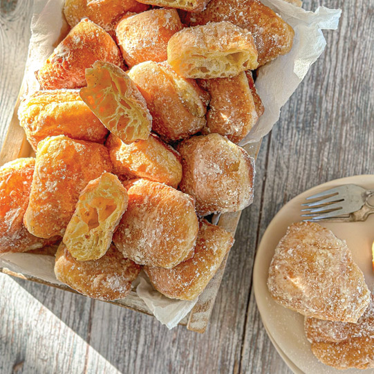 Kořeněné beignets z New Orleans