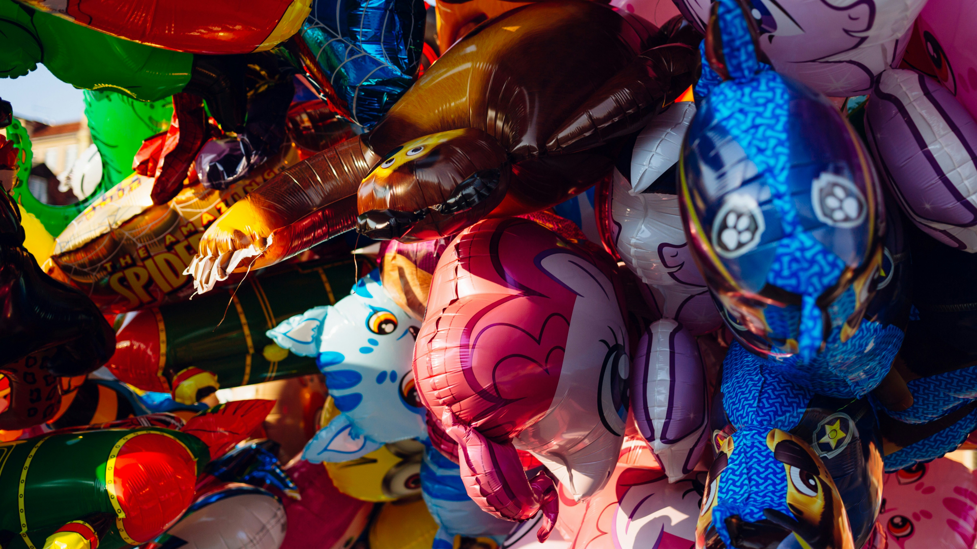 Nafukování balónků přímo na prodejně