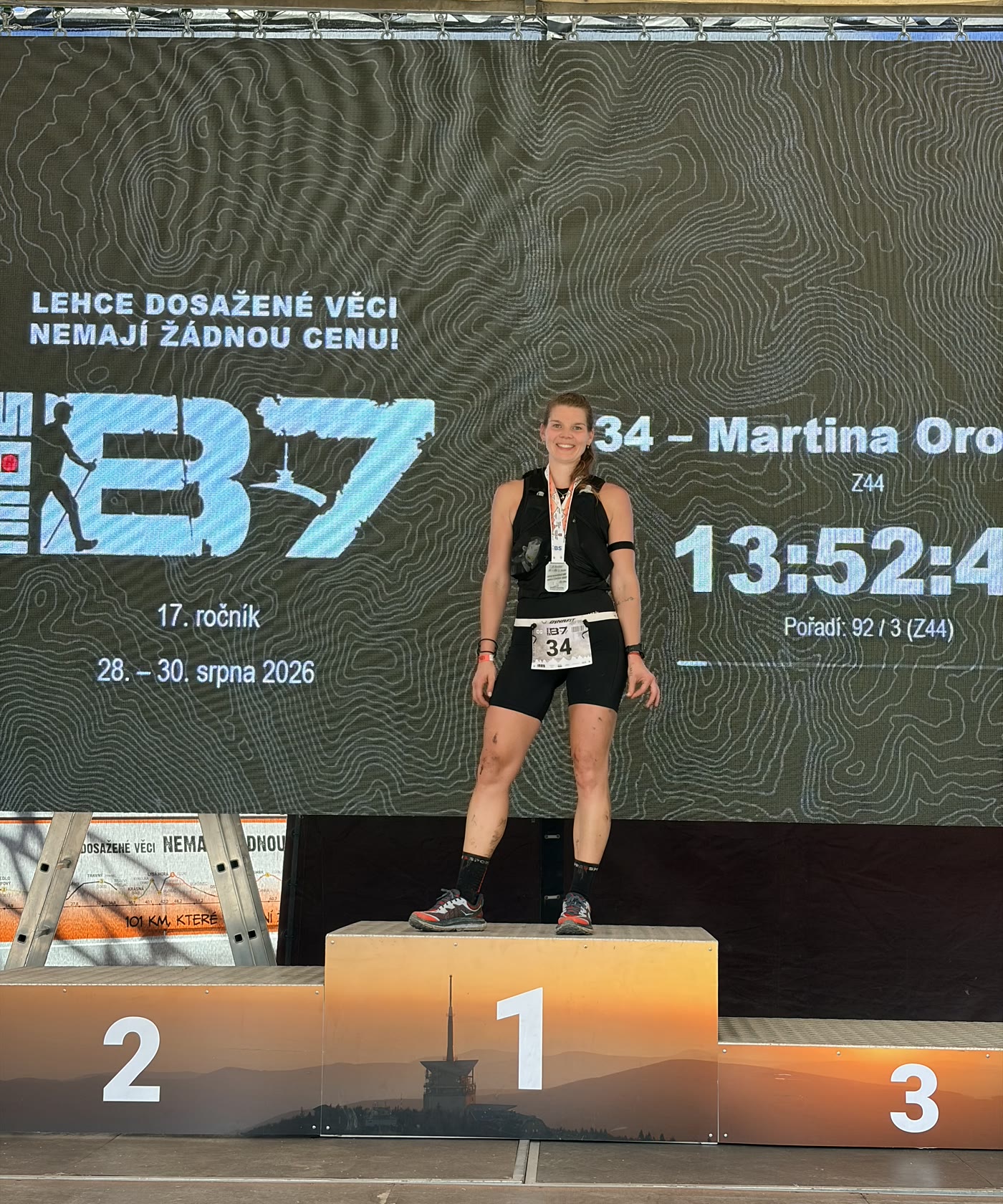 Martina Oroszová na pódiu po závodě B7