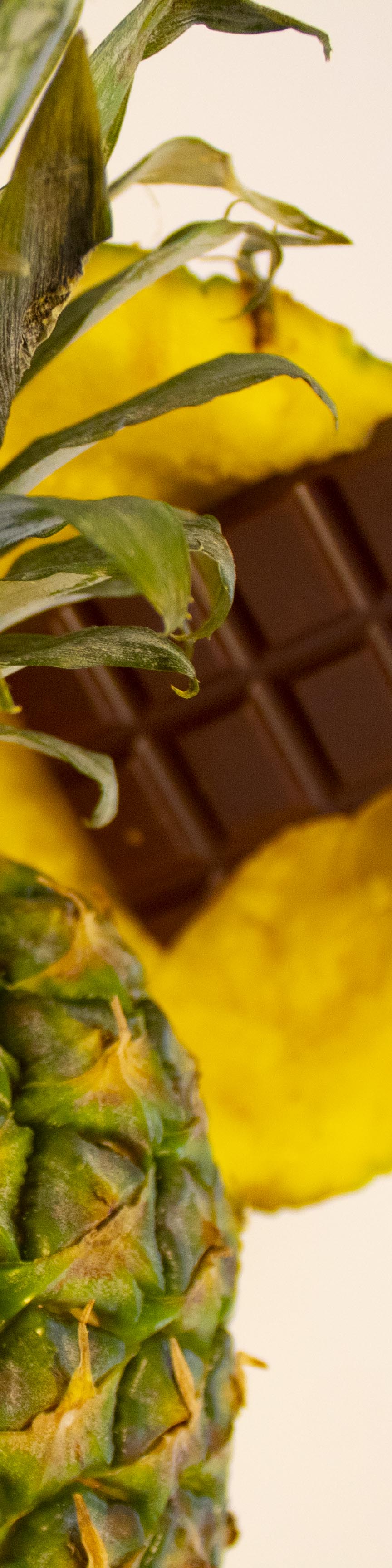 ananas vlevo