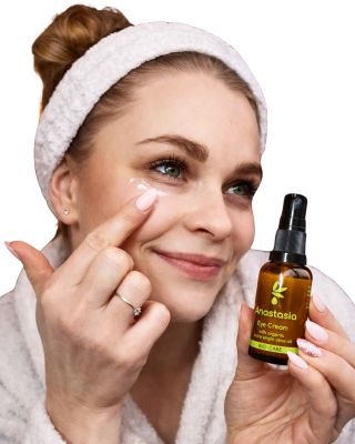 🫩Kruhy pod očima jsou moje slabina- proto sahám po tomto očním krému s kofeinem!💡Anastasia BIO care je v tomto směru...