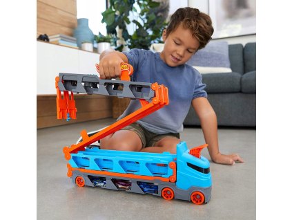 HOT WHEELS ZAVODNI TRANSPORTER NA AUTICKO GVG37 Vek 4 roky