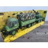 Vojenský kamion s plachtou a přívěsem s vojenským dělem 29 cm