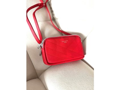červená kabelka crossbody